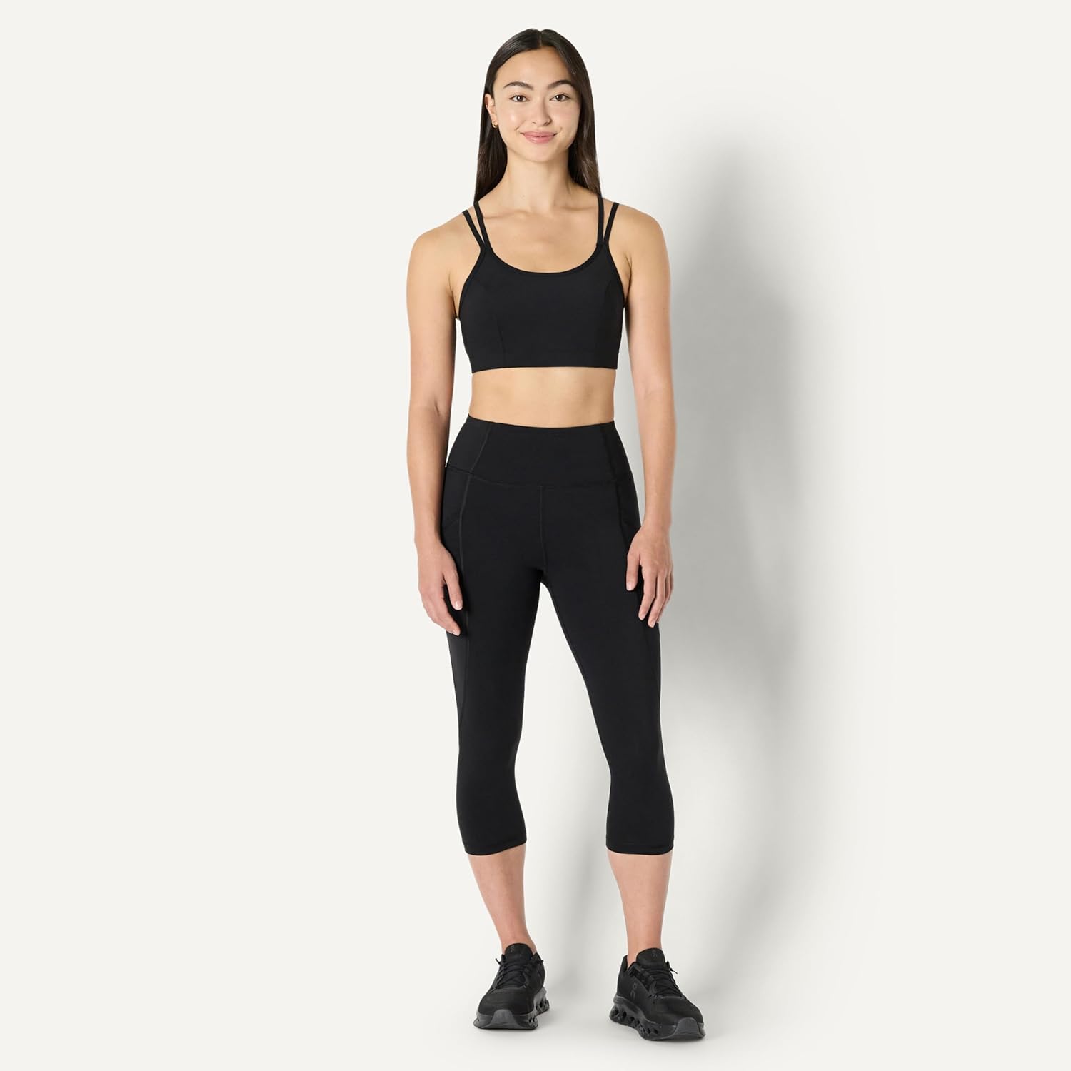 Detalle de Amazon Essentials Women's Active Total Train Light Support Strappy Back Gym Workout Sports Bra