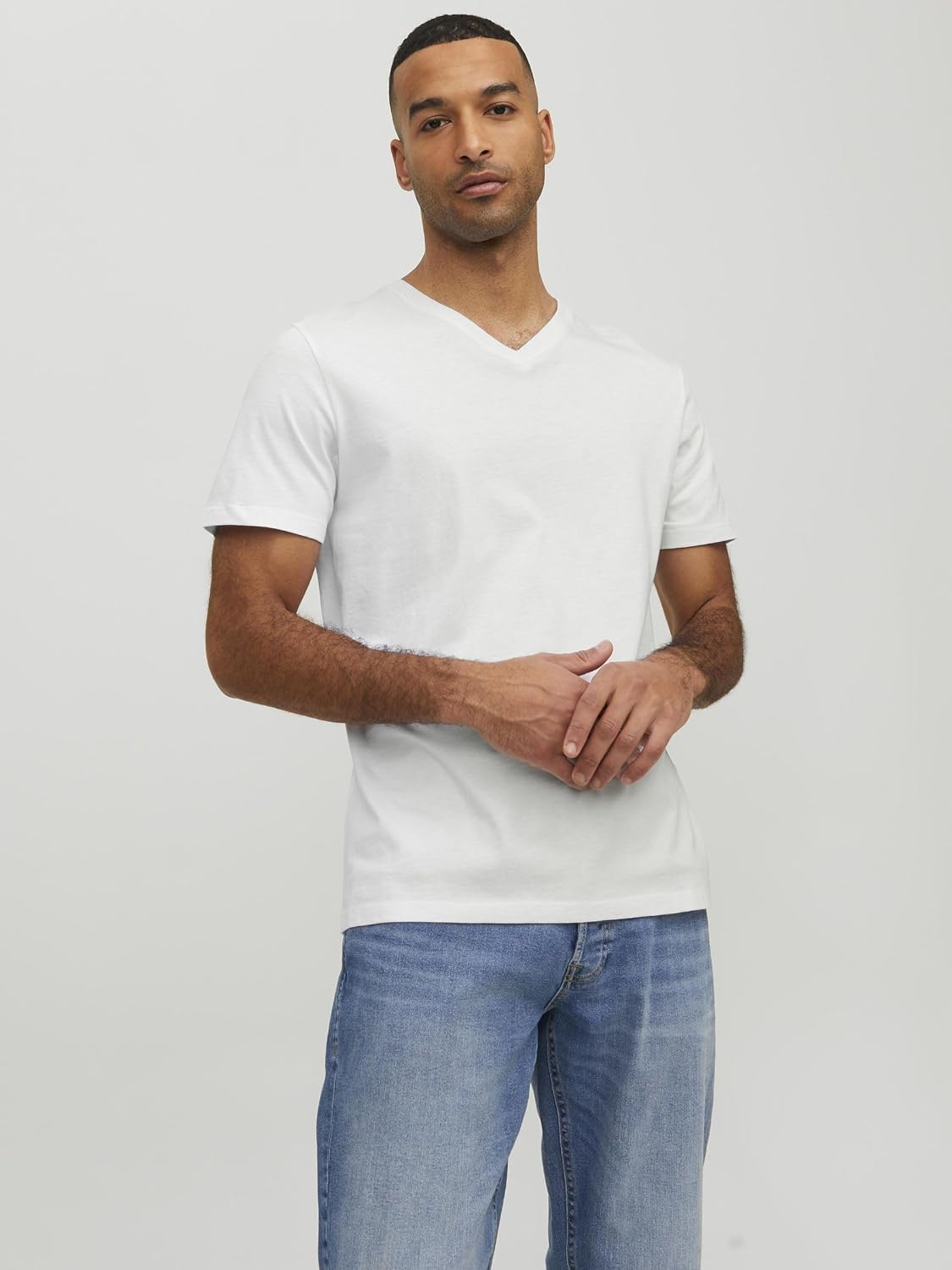 Detalle 2 de JACK & JONES JJEORGANIC BASIC TEE SS V-NECK NOOS – enfärgad T-shirt