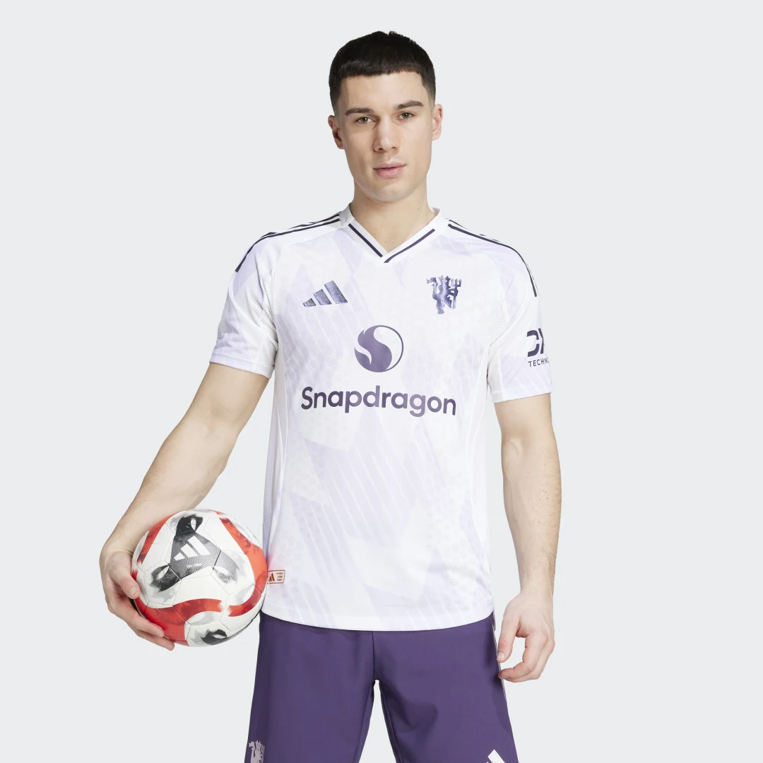 Detalle de Camiseta segunda equipación Manchester United 25/26 de Adidas