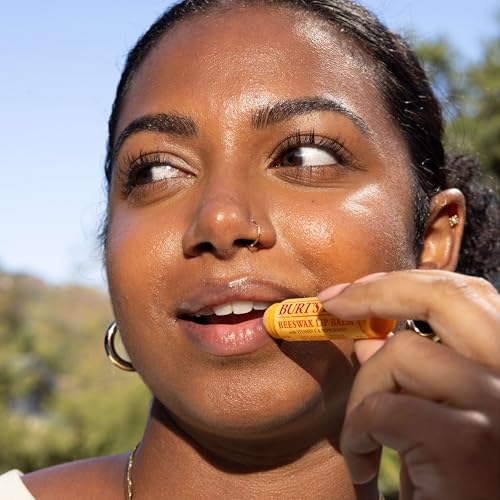 Detalle de Burt's Bees 100% Natural Moisturizing Lip Balm (Original Beeswax) — Peppermint, 4 x 0.15 oz