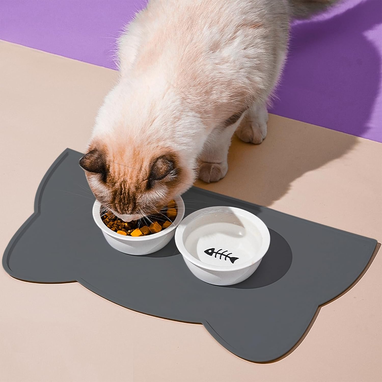 Detalle 2 de Cat Food Mat – Silicone Non-Slip, Waterproof Feeding Mat 44x25 cm (Charcoal Grey)