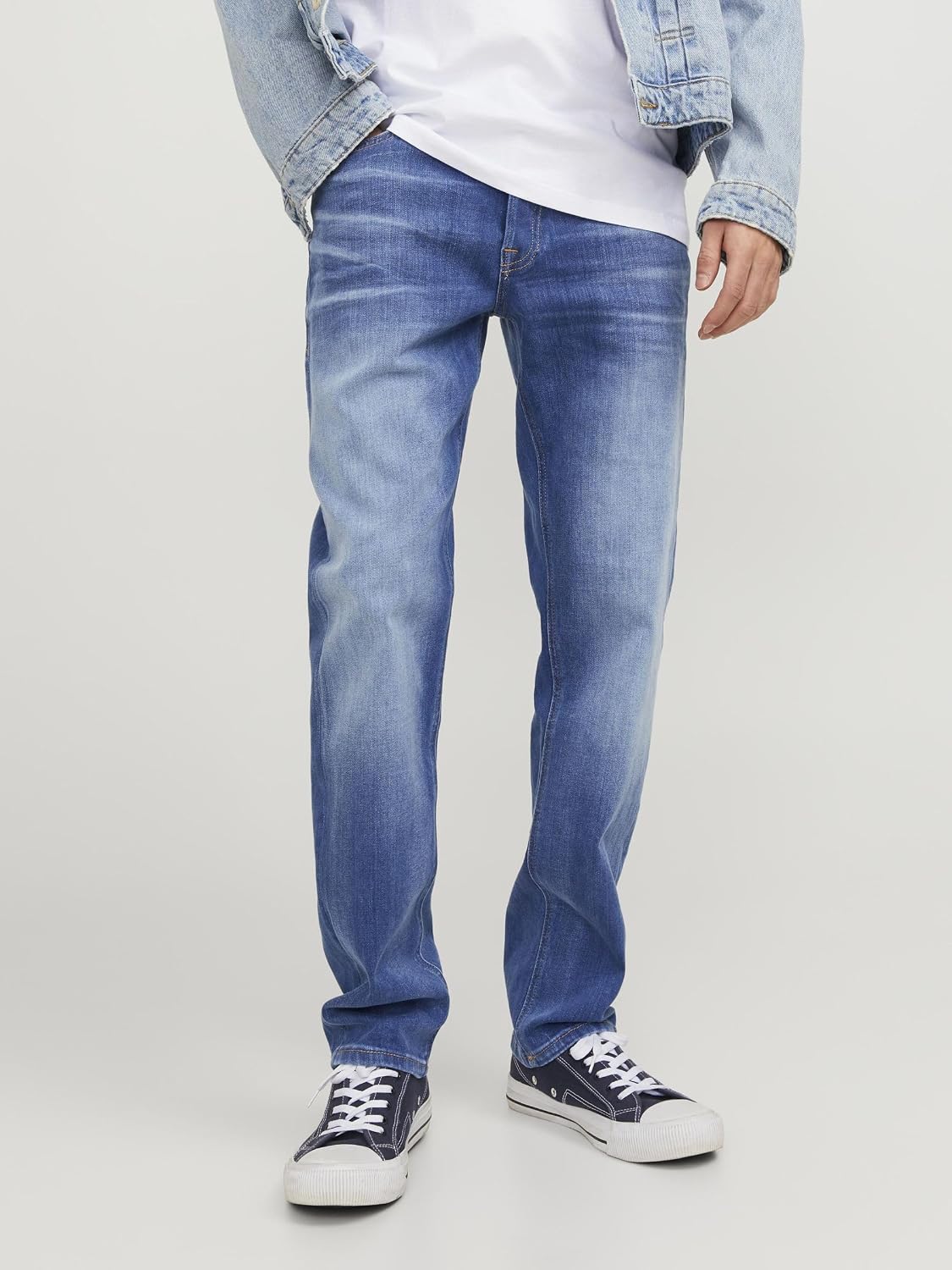 Detalle de JACK & JONES Men's Jeans: Classic Five-Pocket Denim with Added Stretch