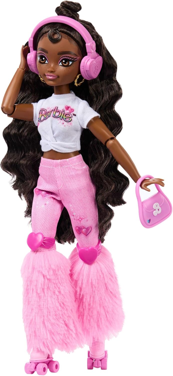 Thumbnail 3 de Barbie Dream Besties Brooklyn (JFX97), bambola articolata con pattini a rotelle e 9 accessori a tema musica e video