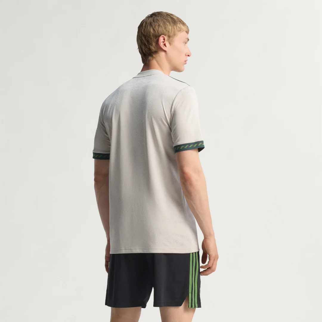 Detalle 2 de Camiseta FC Bayern 25/26 Wiesn Beige – Adidas