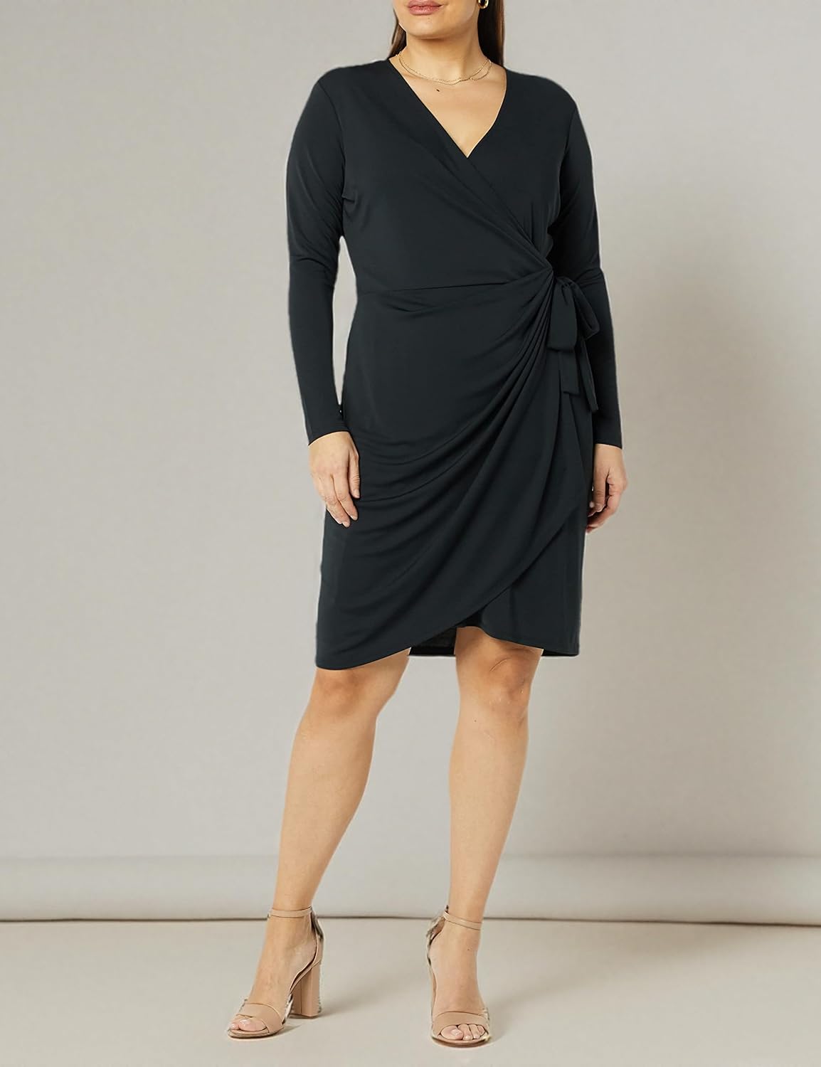 Thumbnail 5 de Amazon Essentials Damen klassisches Wickelkleid mit langen Ärmeln (bis Übergröße)