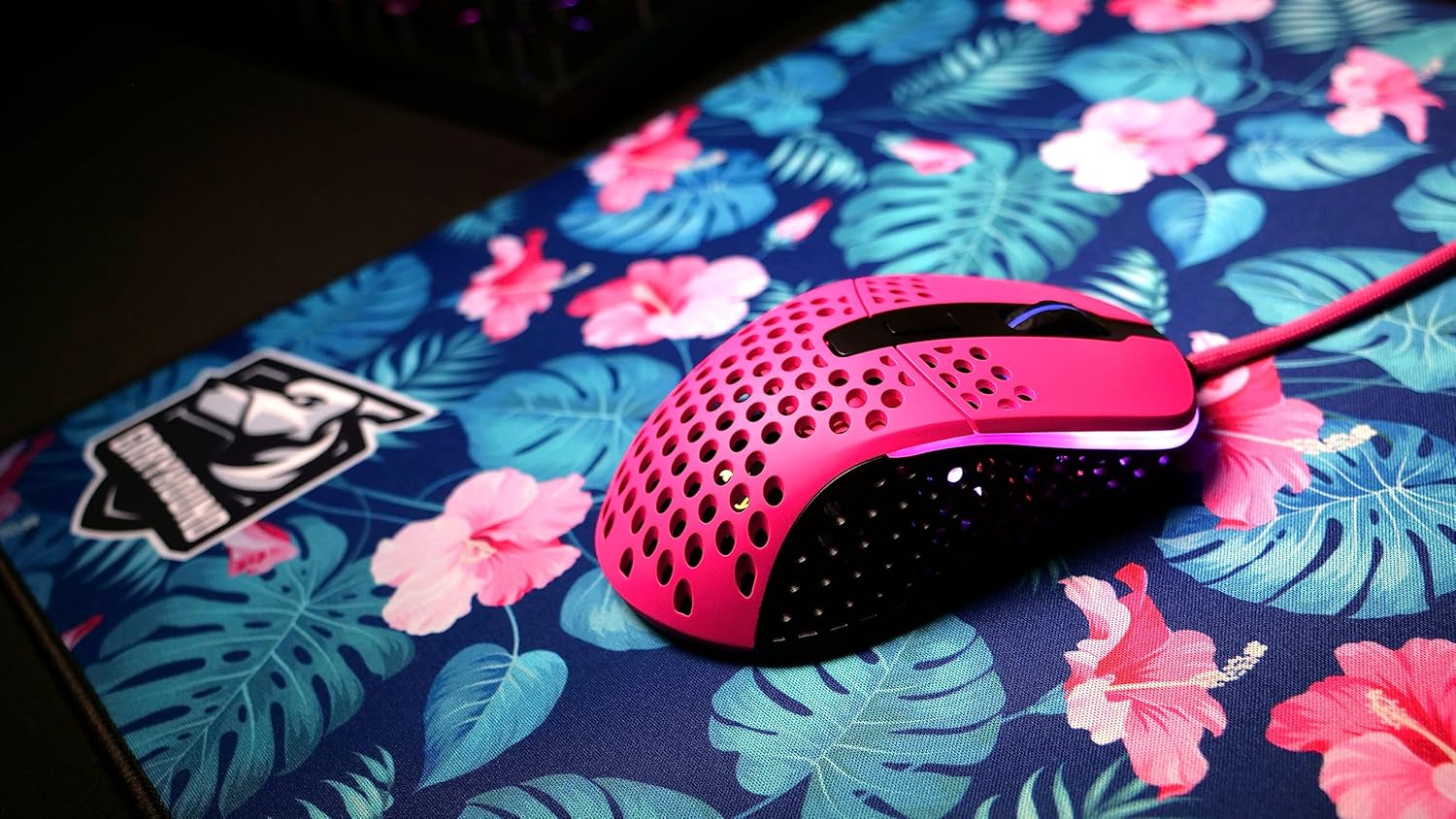 Detalle de Xtrfy M4 RGB Ultraleichte Gaming-Maus (rosa) – XG-M4-RGB-PINK