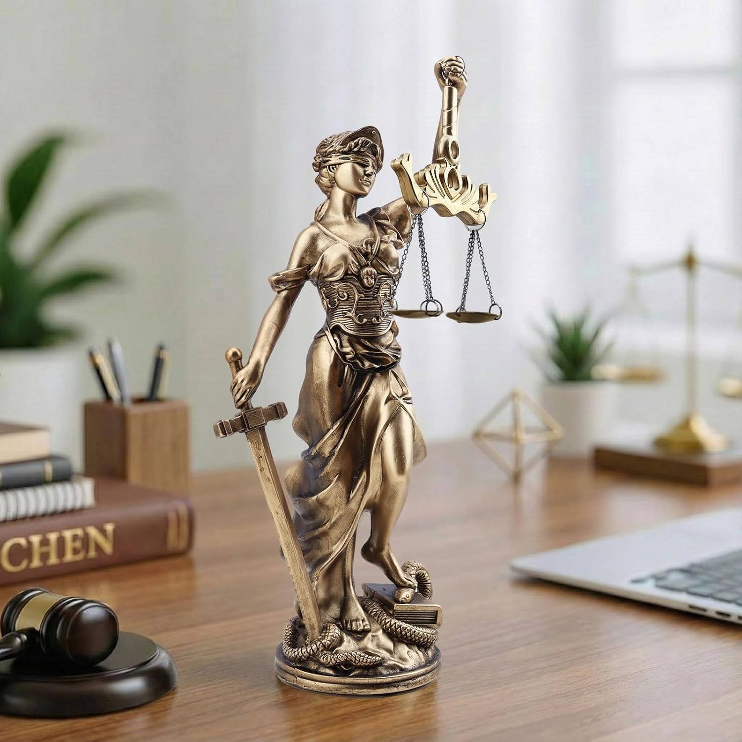 Detalle 2 de LOVIN PRODUCT LP1X3 beeld van Vrouwe Justitia in kunsthars met antieke bronslook