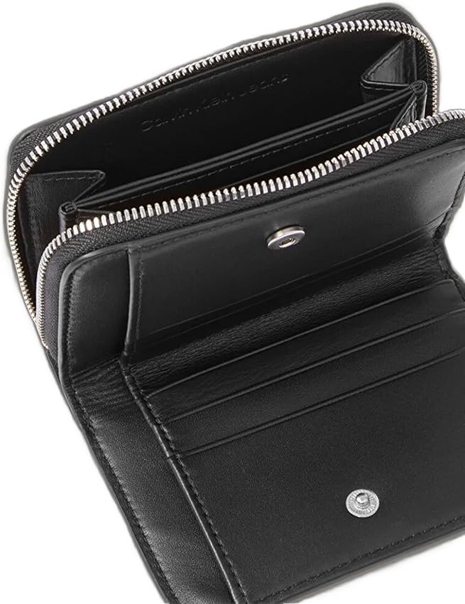 Detalle 1 de Calvin Klein Cartera Minimal Monogram de piel, negro 👛