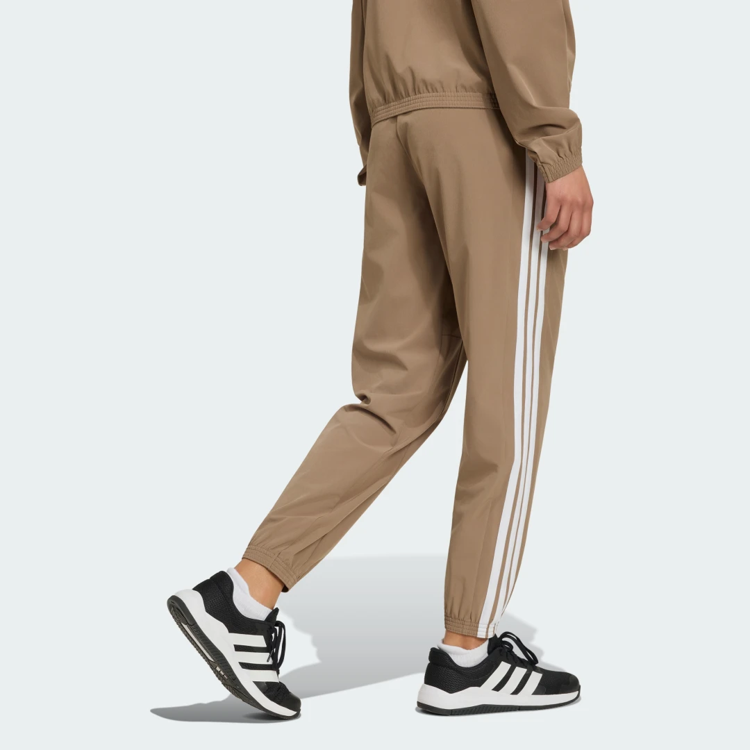 Detalle 2 de Pantalón Train Essentials Woven 3 bandas de Adidas: opinión práctica para comprar