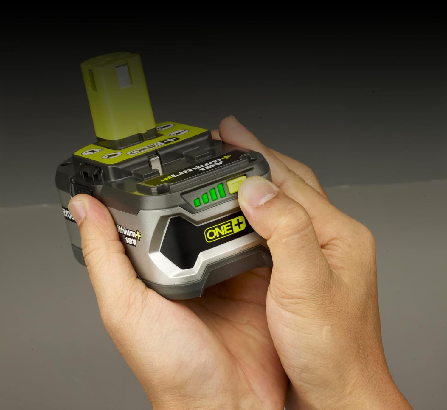 Detalle de Ryobi Kit Batteria e Caricabatterie Originali 18V ONE+ con 2 Batterie 5,0Ah Lithium+ e Caricatore Rapido 5,0A (RC18150-250G)
