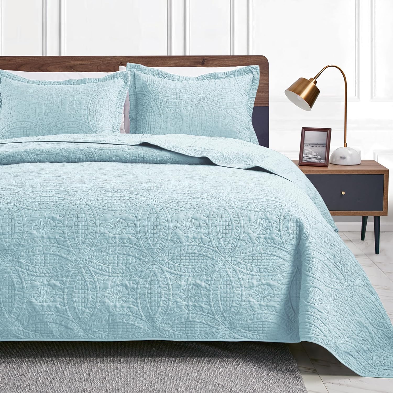 Detalle de Love’s cabin Queen Quilt Set (Spa-Blue) with Coin Pattern — 3-Piece Lightweight Bedspread + Shams