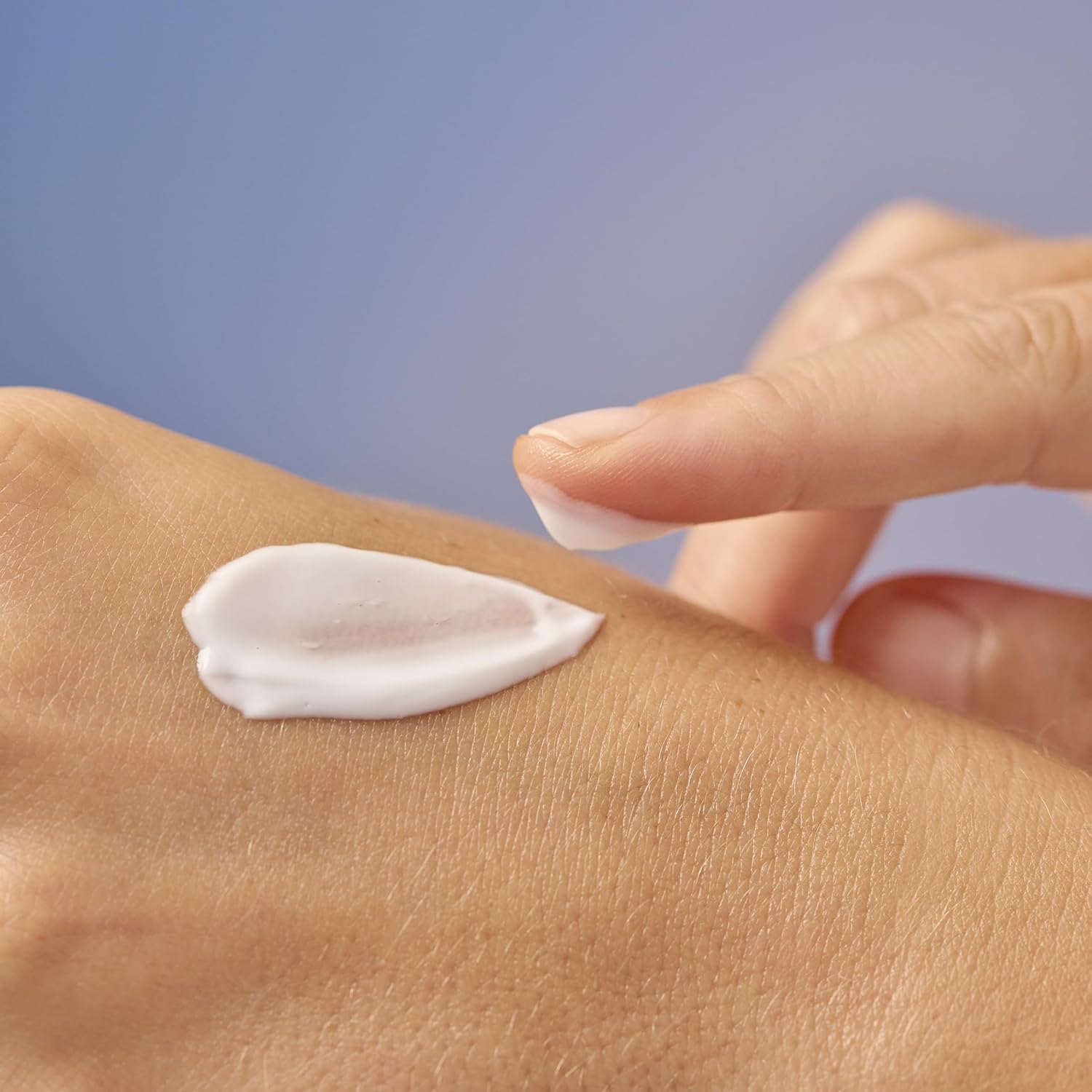 Detalle 2 de BioNike Defence My Age Gold: crema contorno occhi e labbra anti-rughe da 15 ml