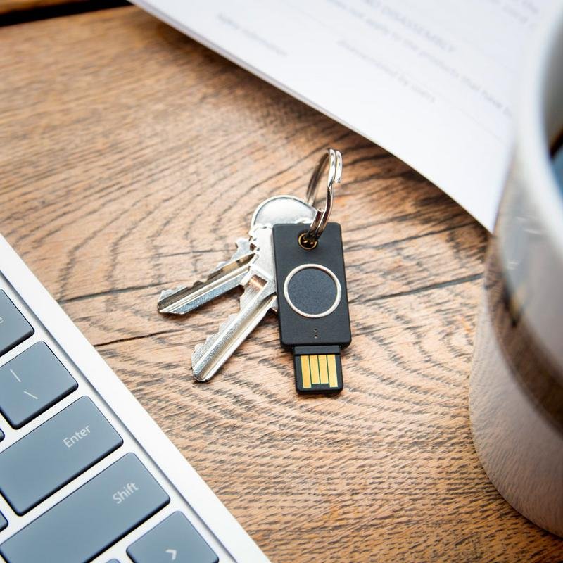 Thumbnail 1 de Yubico YubiKey Bio Huella USB: seguridad biométrica para acceso seguro
