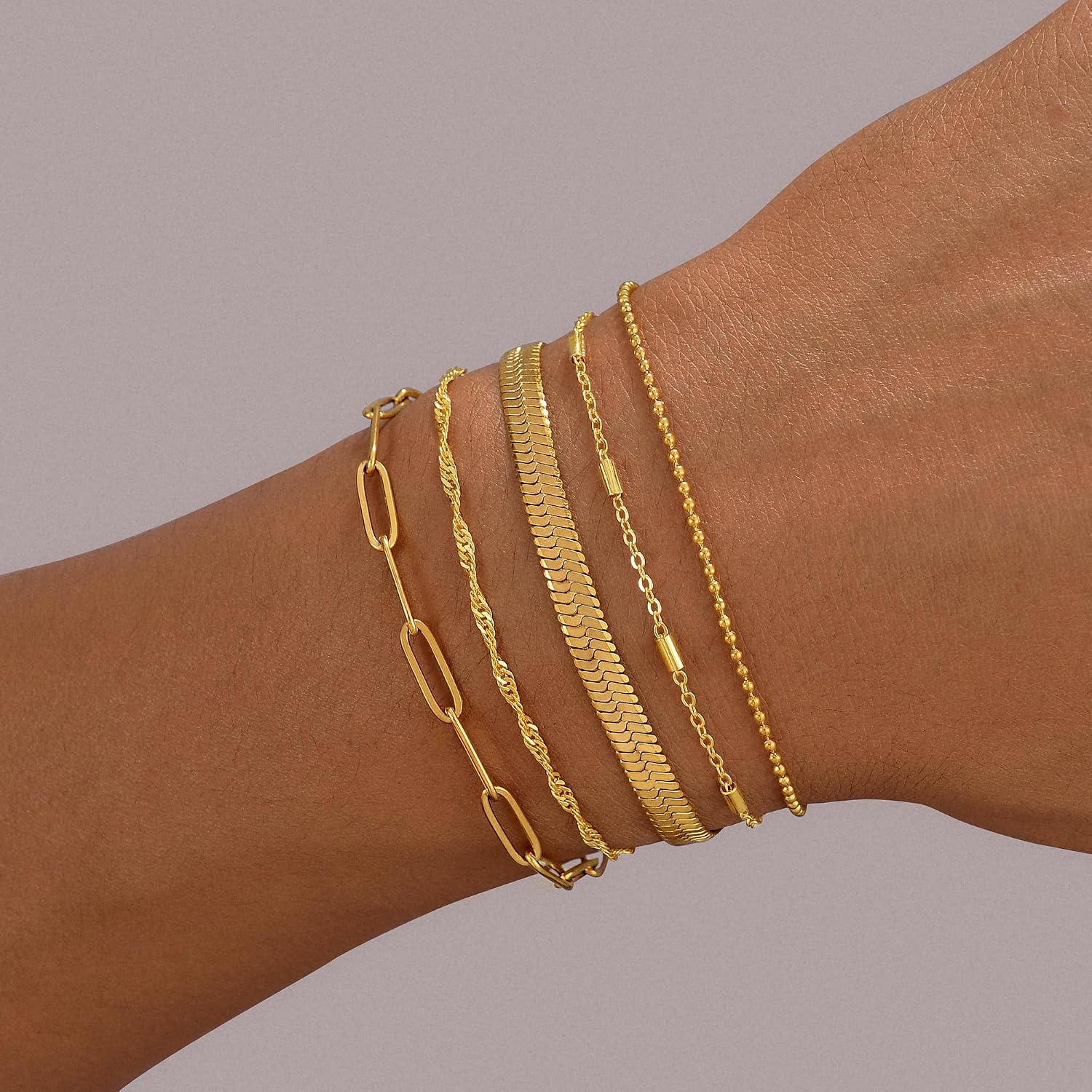 Detalle de Striviio Gold-Plated Bracelet Set