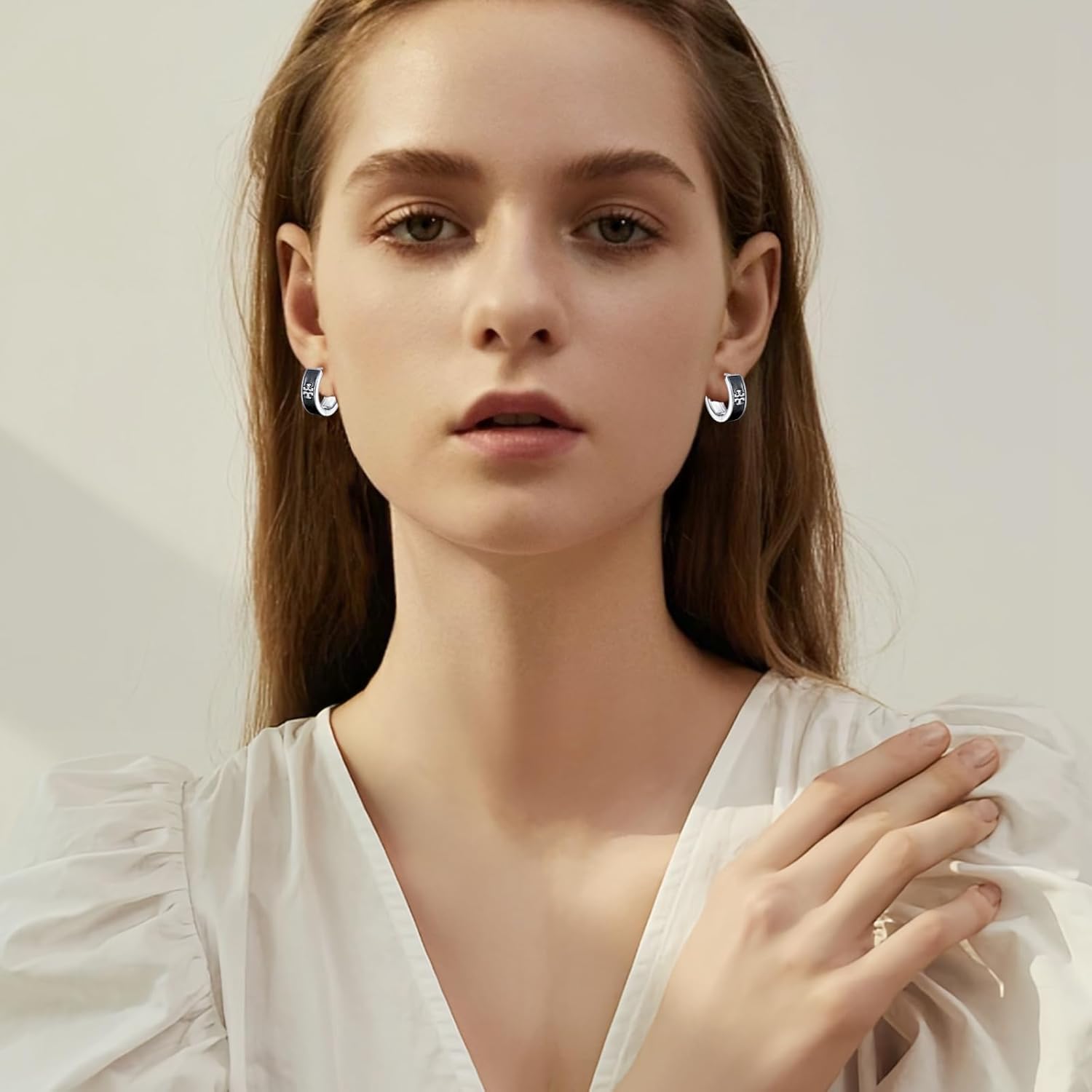 Detalle 2 de Estrellique 925 Sterling Silver Hoop Earrings – Unisex Cross Vintage Cutout, Hypoallergenic 16×16 mm