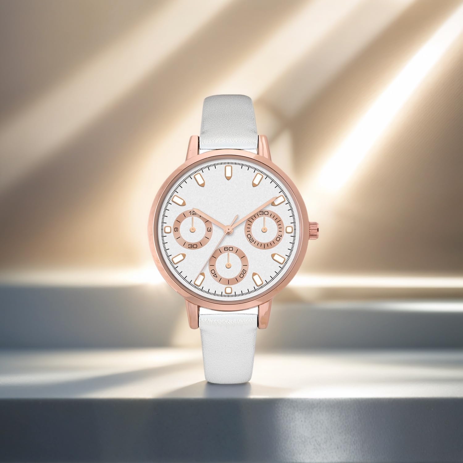 Thumbnail 6 de Damenuhr in Roségold-Optik mit weißem Zifferblatt, drei Deko-Subzifferblättern und weißem Lederarmband