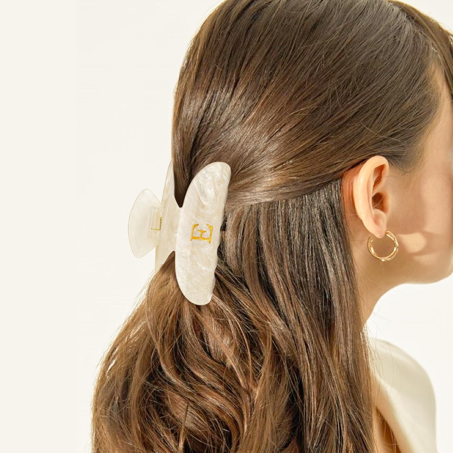 Detalle de Fycert Glitter & Acrylic Monogram Hair Claw Clips for Women (Gold, M)