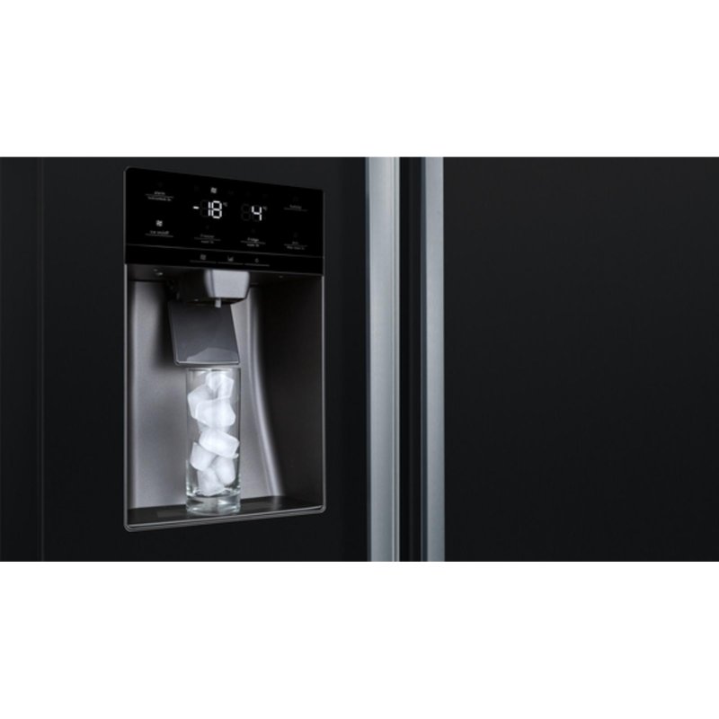 Detalle de Bosch KAD93ABEP: Frigorífico americano No Frost de 562 L en negro vidrio con dispensador de hielo