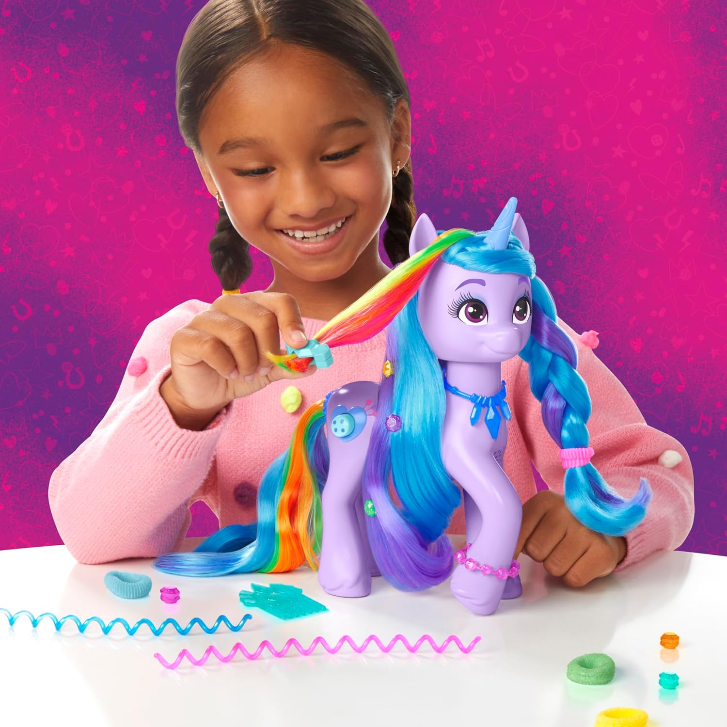 Thumbnail 4 de My Little Pony Izzy Moonbow Unicorno Interattivo