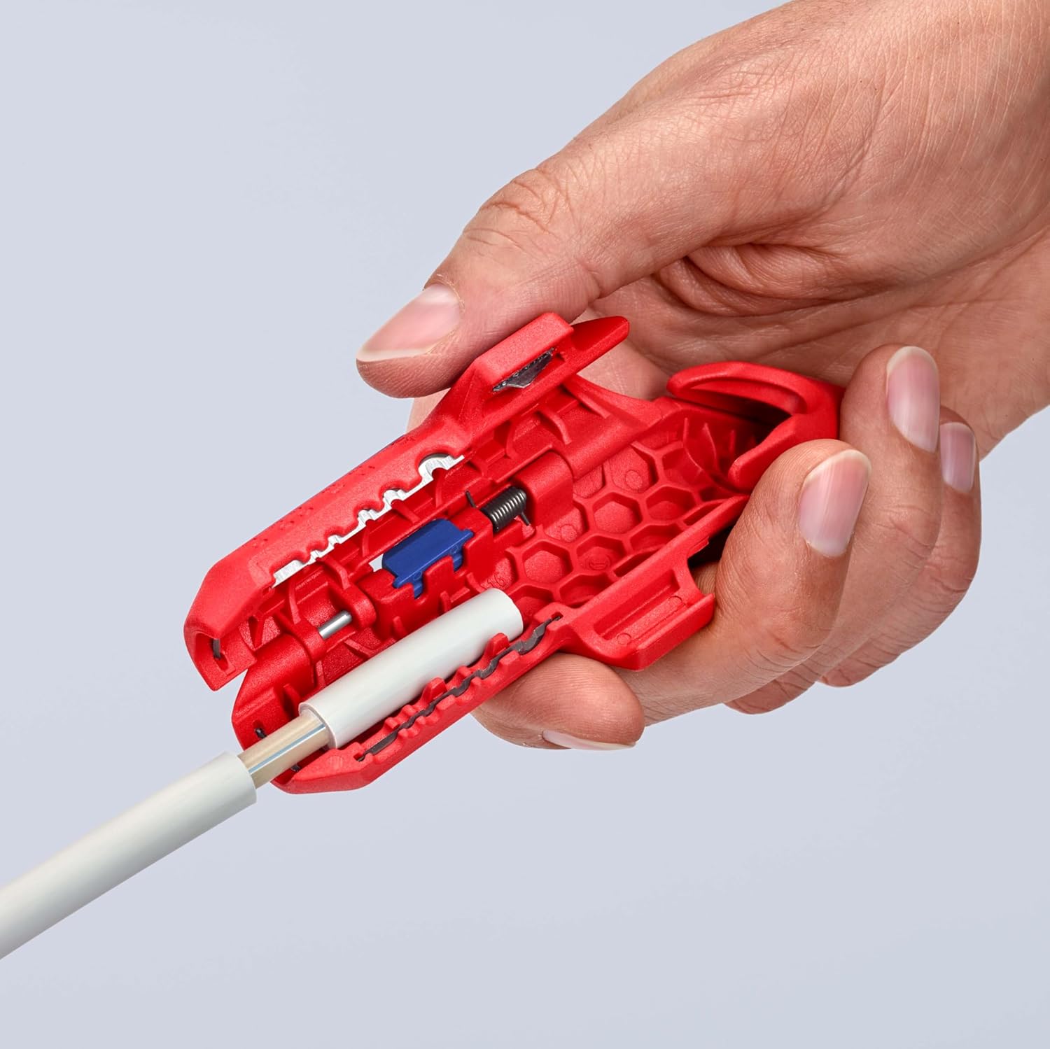 Detalle 2 de Knipex ErgoStrip: Outil universel à dégainer 135 mm pour câbles 3G1,5 à 5G2,5 – 16 95 01 SB