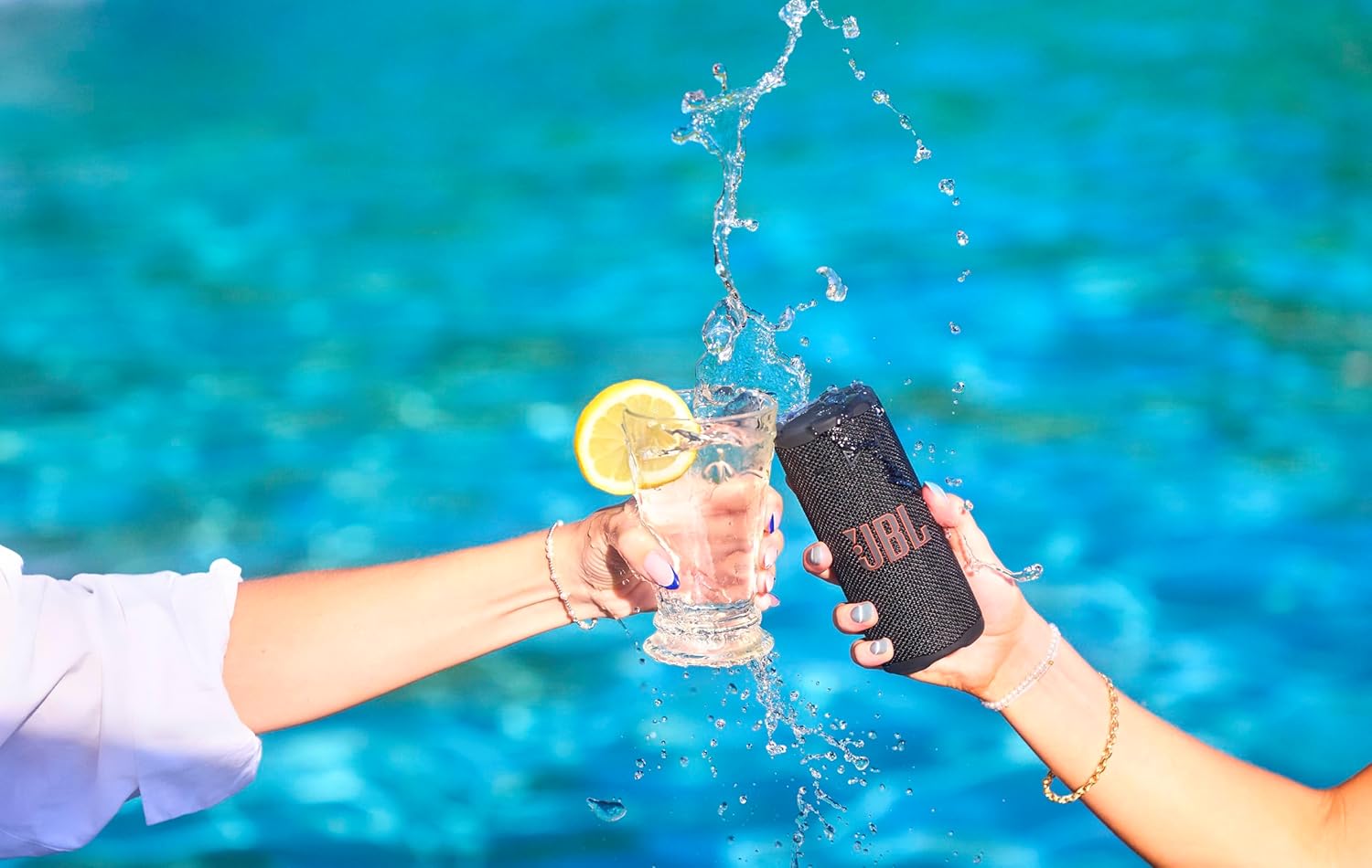 Detalle 2 de JBL Grip kompakter Bluetooth‑Lautsprecher, 14 h Wiedergabe 📢