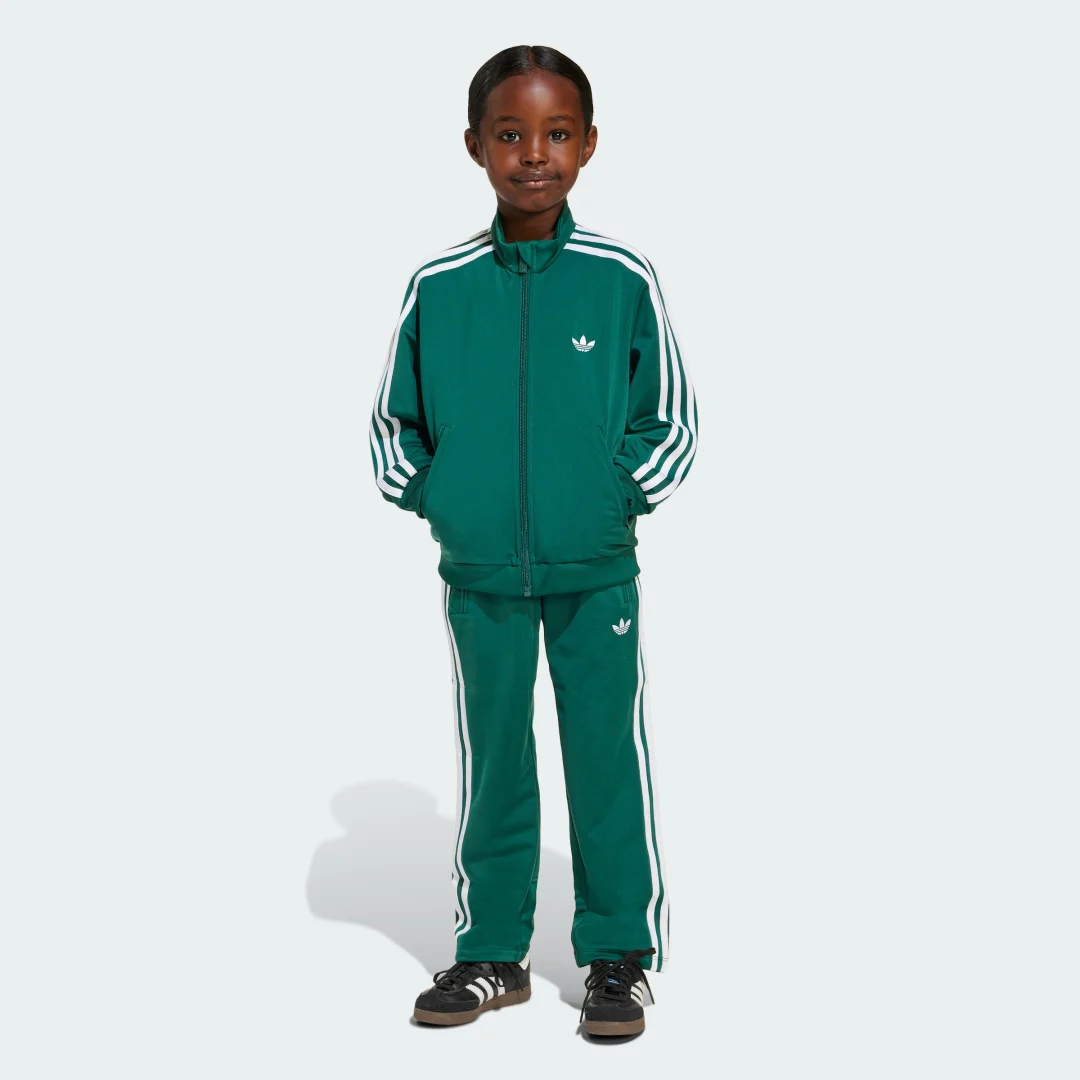 Detalle de CHÁNDAL FIREBIRD de Adidas en verde