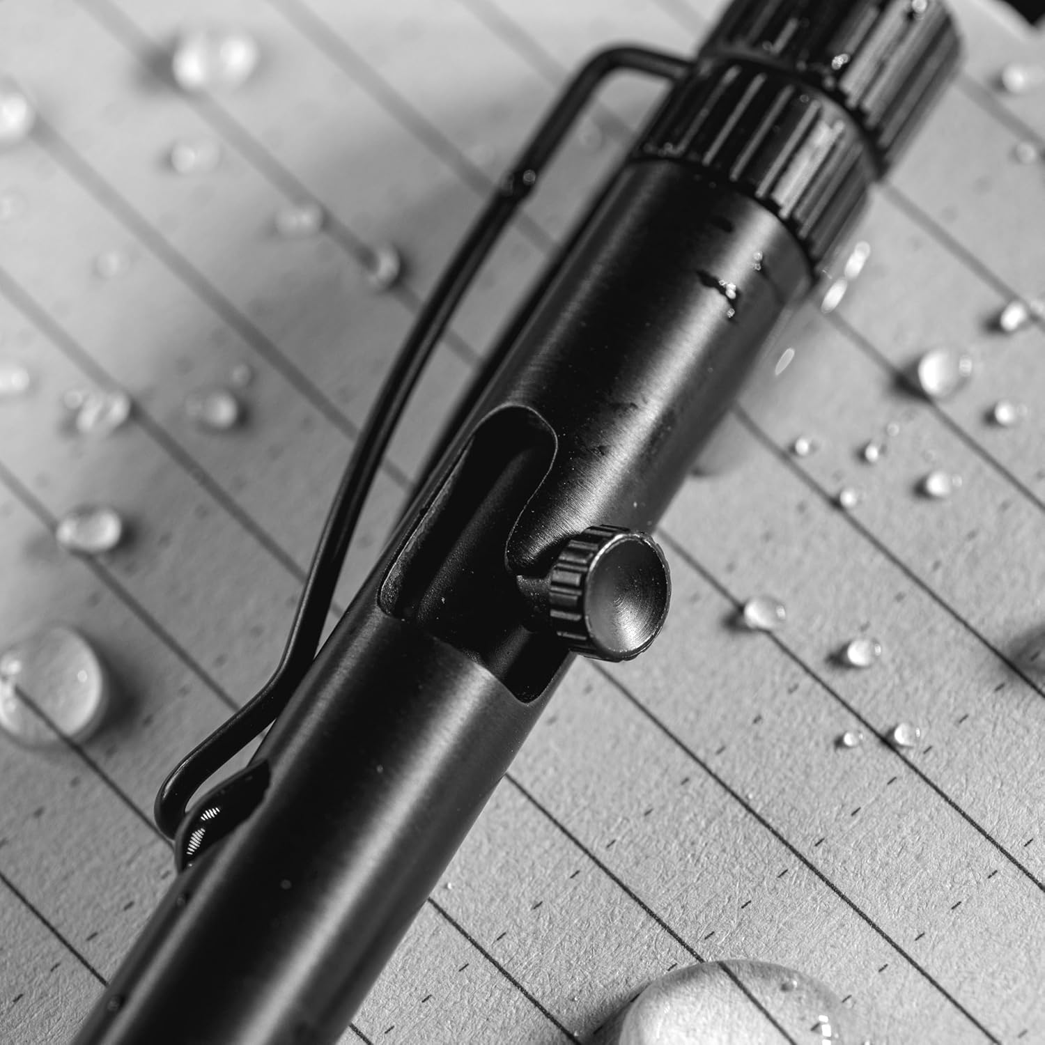Detalle de Rite in the Rain No.BK16 耐候性メタルペン、ボルトアクション式・マットブラック