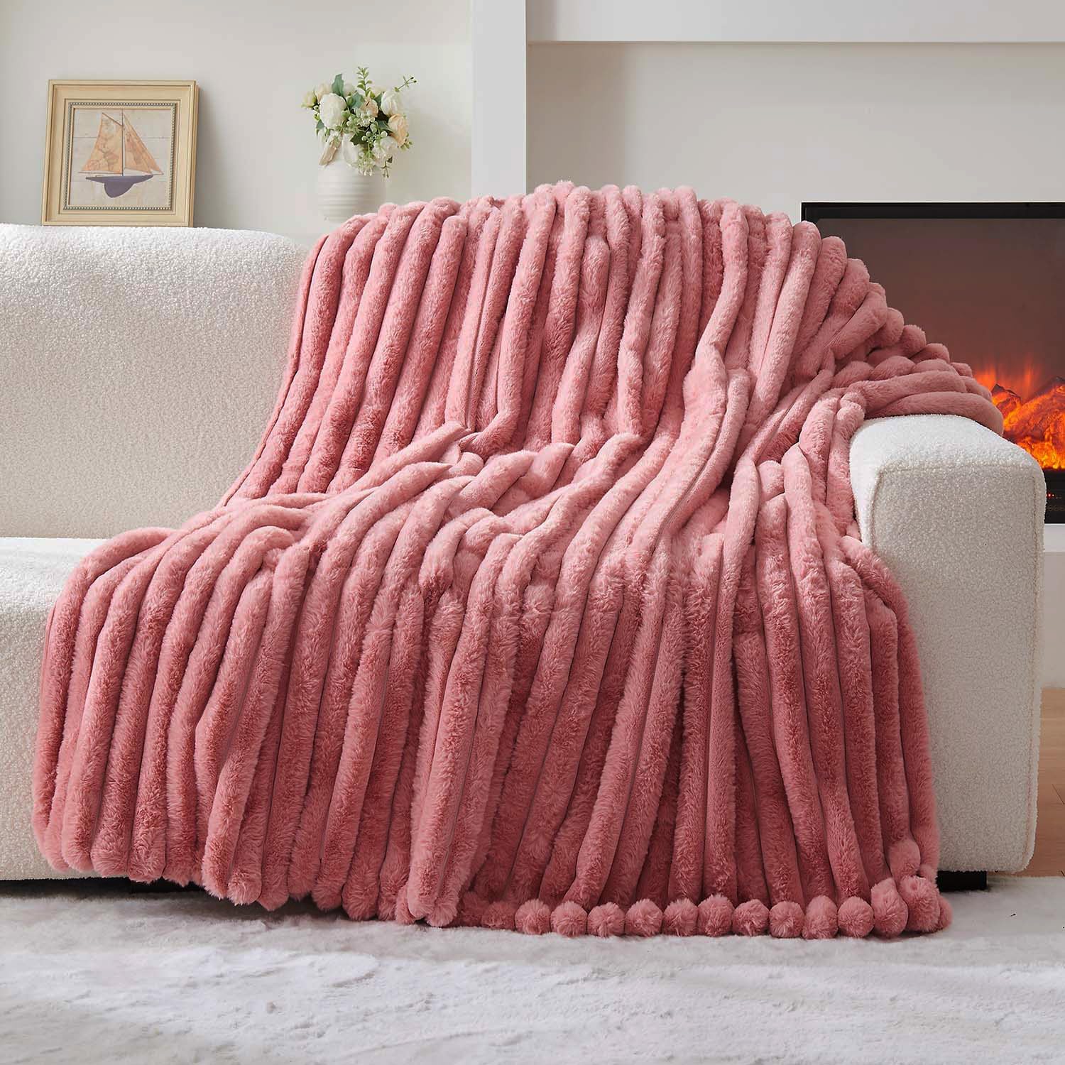 Detalle de Lotus Karen King-Size Faux Rabbit Fur Blanket, Pink Stripe, Reversible Texture