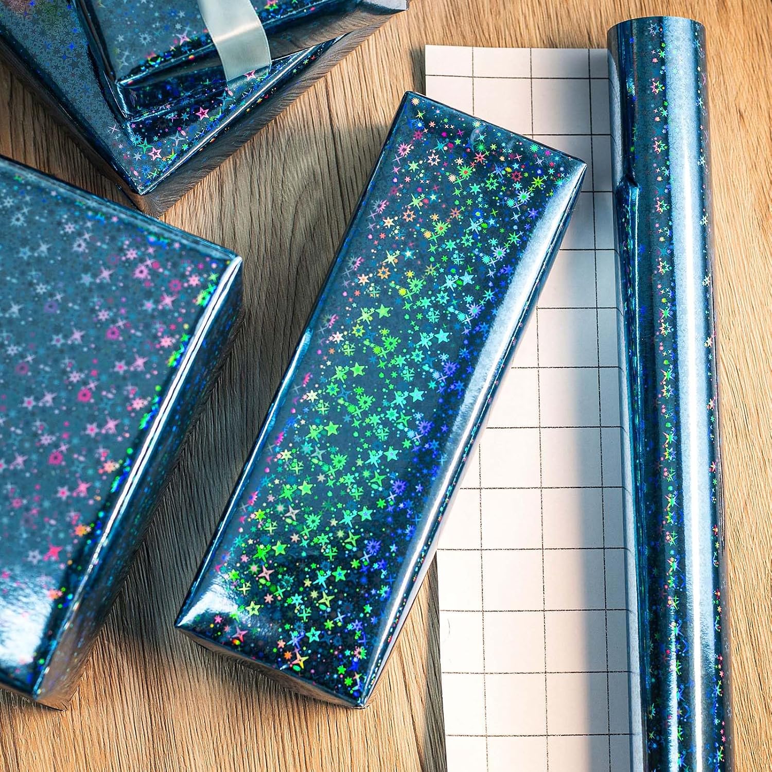 Thumbnail 6 de Wikadlik Blue Holographic Wrapping Paper with Cute Stars (43 cm x 10 m)