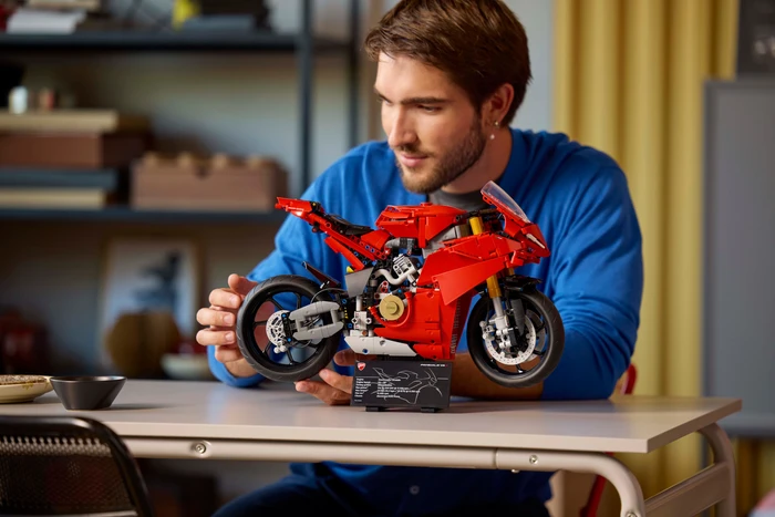 Thumbnail 6 de LEGO Technic Ducati Panigale V4 S 42202