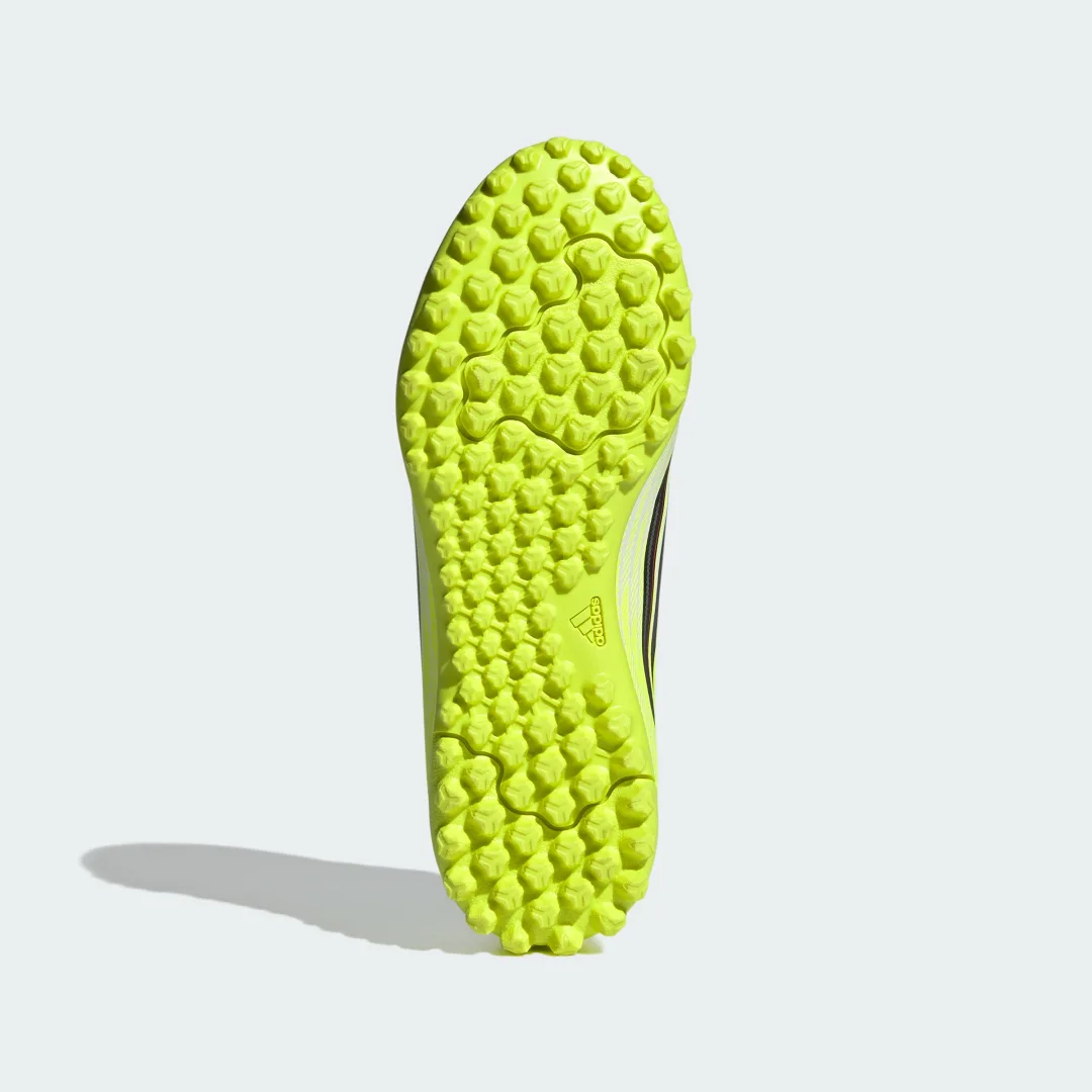 Detalle 2 de Zapatilla de fútbol F50 CLUB para moqueta (Infantil) – Adidas