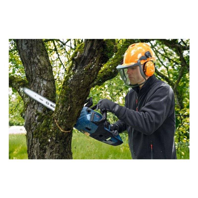 Detalle de Bosch GKE 18V-40 Professional: motosierra sin cable de 40 cm para jardinería y mantenimiento