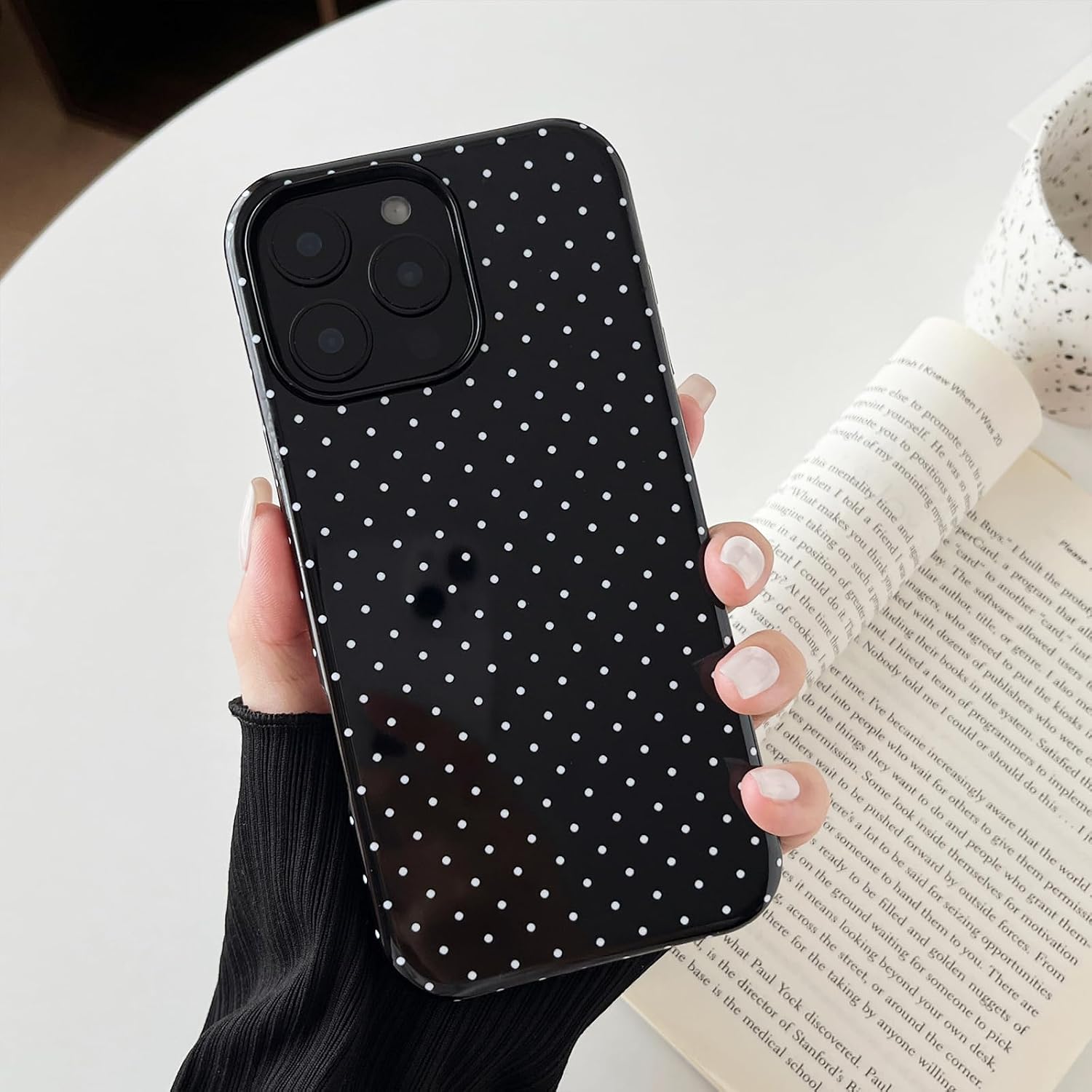 Detalle de iPhone 16 Pro case Polka dot shockproof