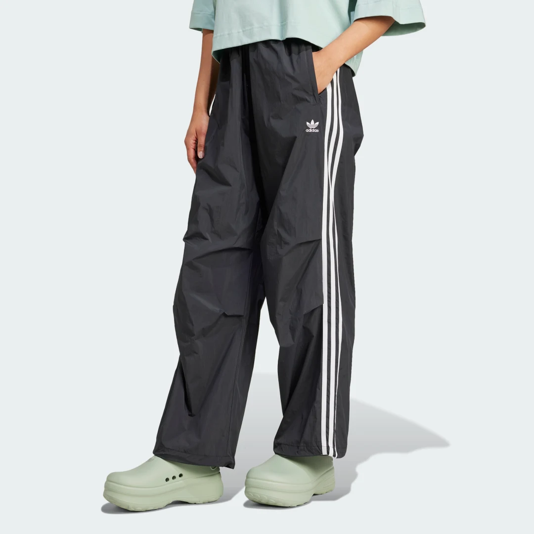 Imagen de Adidas Pantalón Woven Parachute 3 bandas 🎽 en OfertitasTOP
