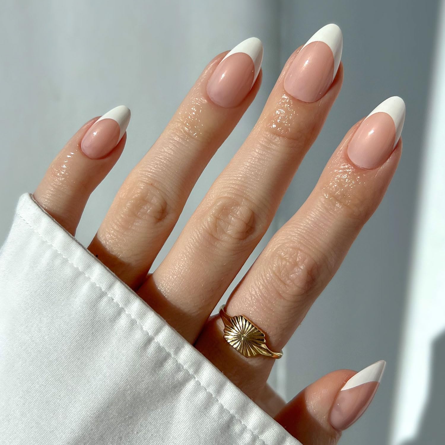 Detalle de Glamnetic MaDamn French Tip press-on nails