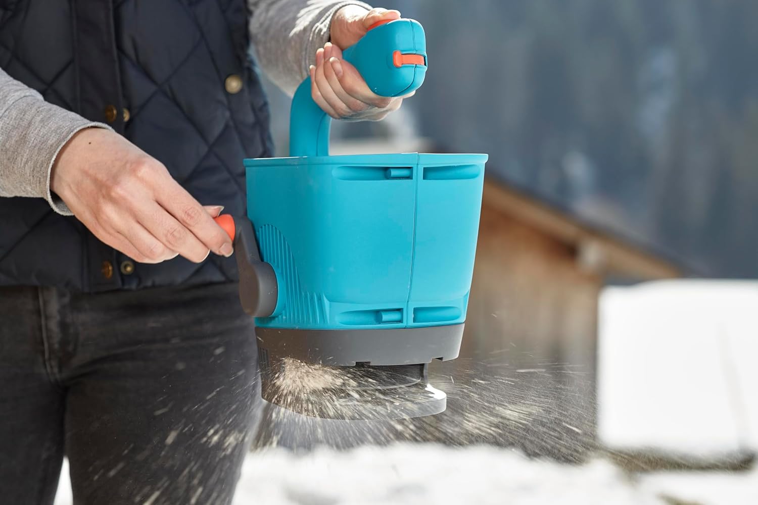 Detalle de Gardena Hand-Held Spreader M (431-20) — manual spreader for fertiliser, seeds and salt