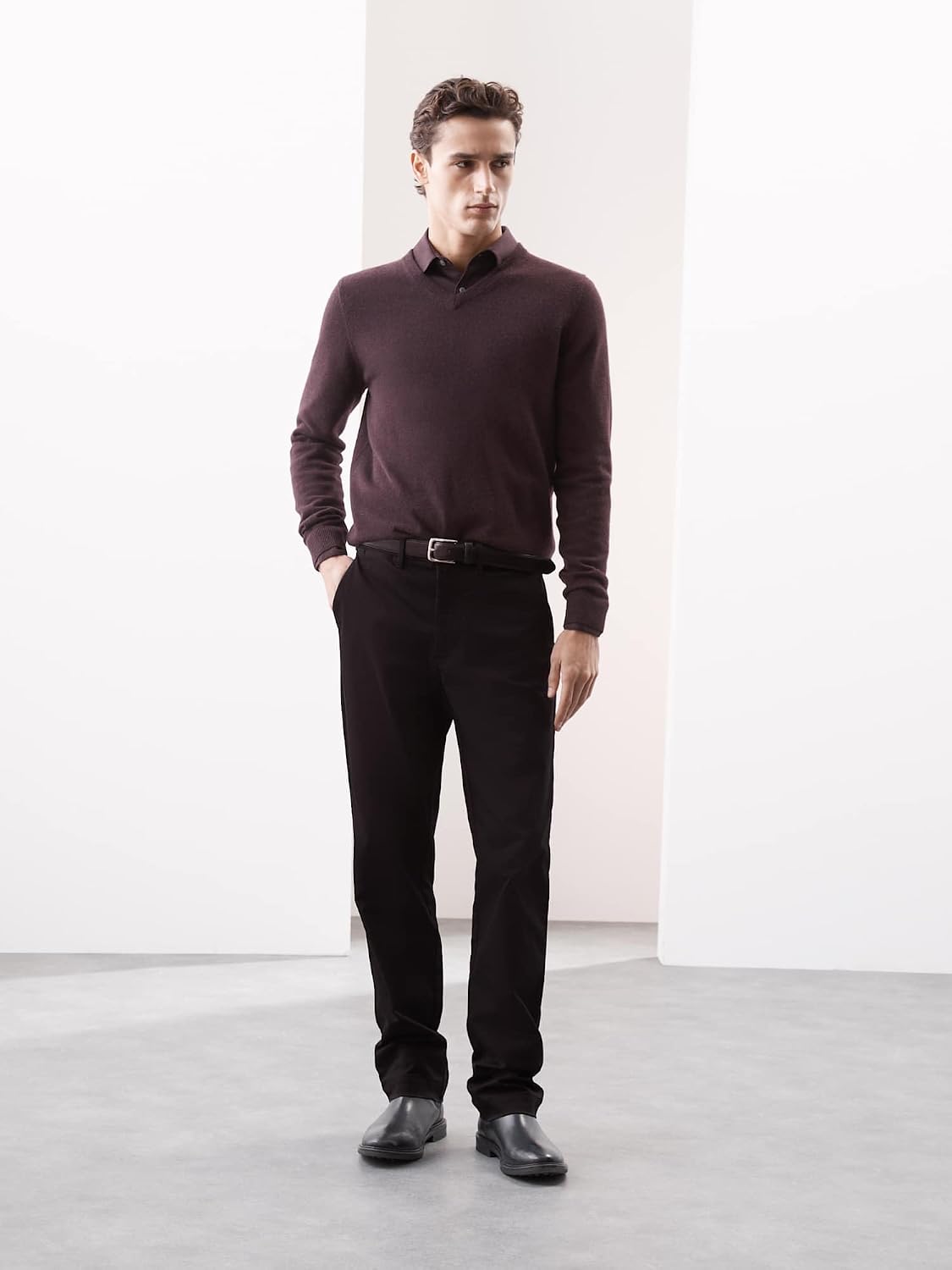Detalle 1 de Marks & Spencer Italiaanse chino voor heren, standaard pasvorm en katoenrijke stof