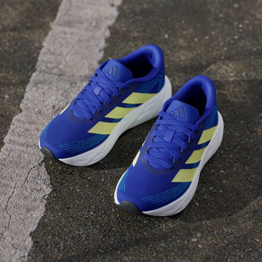 Detalle de Adidas Galaxy 8: zapatilla azul para uso diario, comodidad y versatilidad