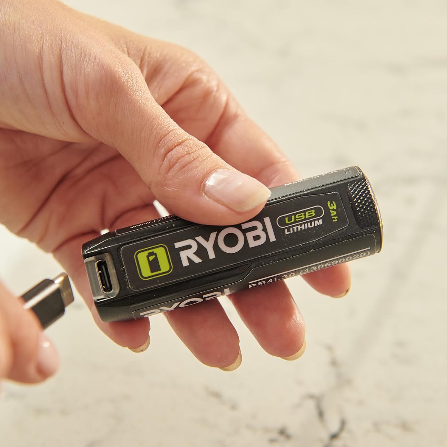 Detalle 2 de Ryobi RB4L30 Powerbank USB-C 3.0Ah 4V