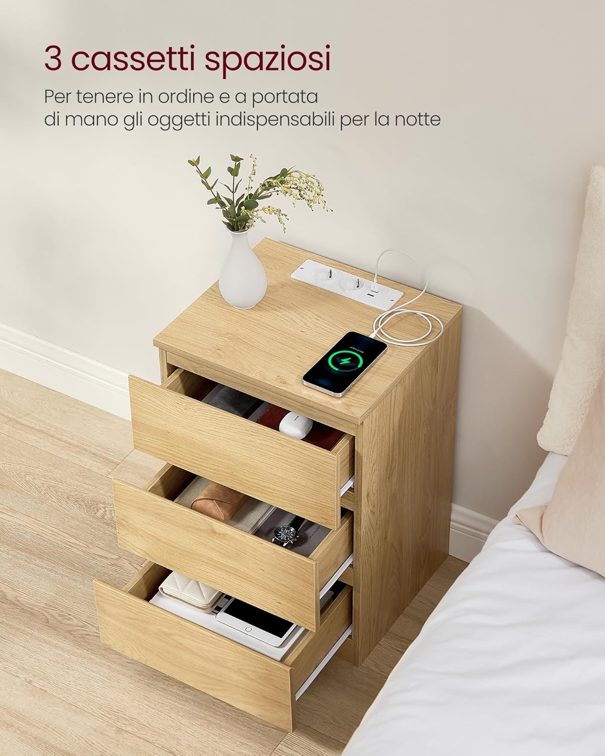 Detalle de VASAGLE KAILYN LET631Y70 comodino con stazione di ricarica, 3 cassetti e presa AC + USB