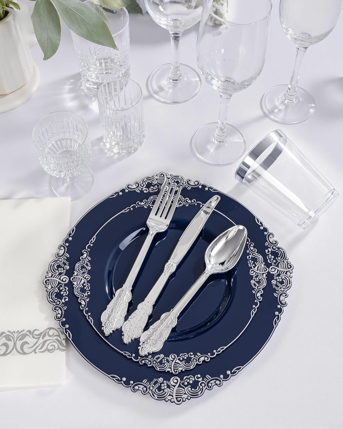 Detalle de Hioasis 350pcs Blue and Silver Disposable Party Plates Set for 50 Guests