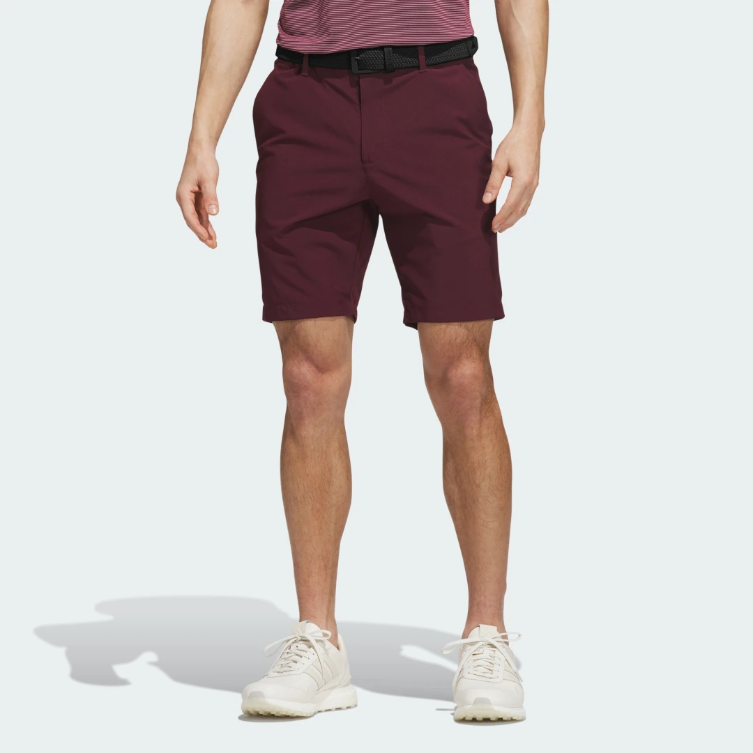 Detalle de Pantalón corto Ultimate365 8.5-Inch Golf de Adidas – Burgundy