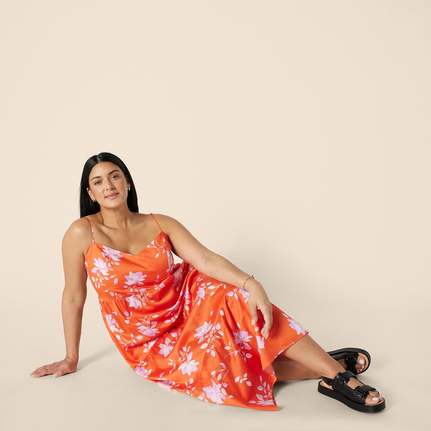 Thumbnail 6 de Amazon Essentials Damen gestuftes Fit-and-Flare-Maxi-Kleid aus Baumwollsatin mit Empire-Taille
