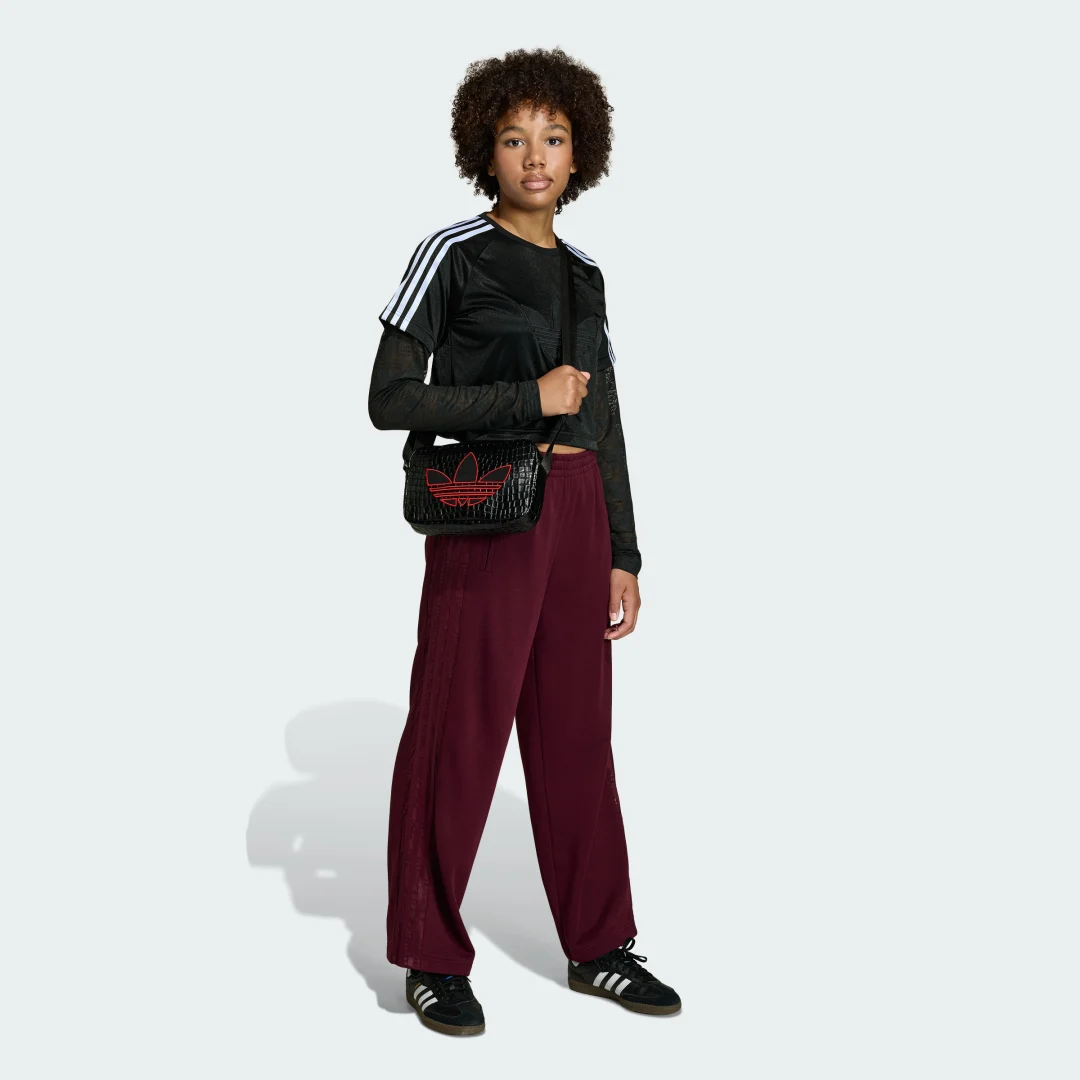 Detalle de Pantalón holgado Lace de Adidas – Burgundy