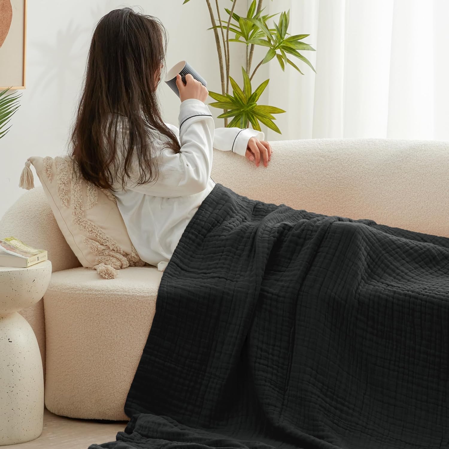 Thumbnail 2 de Love's Cabin 100% Cotton Muslin Blanket — 6-Layer Lightweight King Size (108 x 90 Inches) in Black