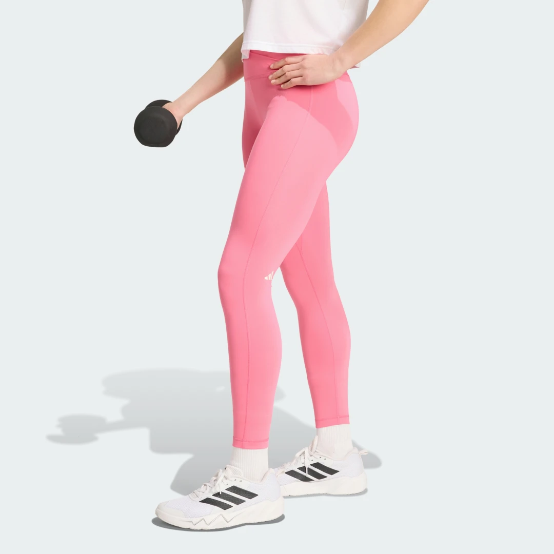 Detalle de Mallas 7/8 3 Stripes Studio All Me X-Over de Adidas: comodidad y estilo para entrenar