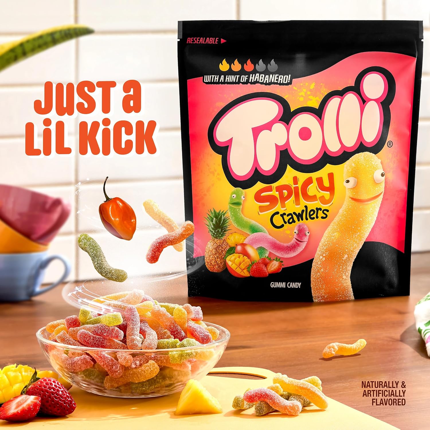 Detalle 2 de Trolli Spicy Crawlers Gummy Worms, 40 oz Resealable Bag with Three Habanero Flavors