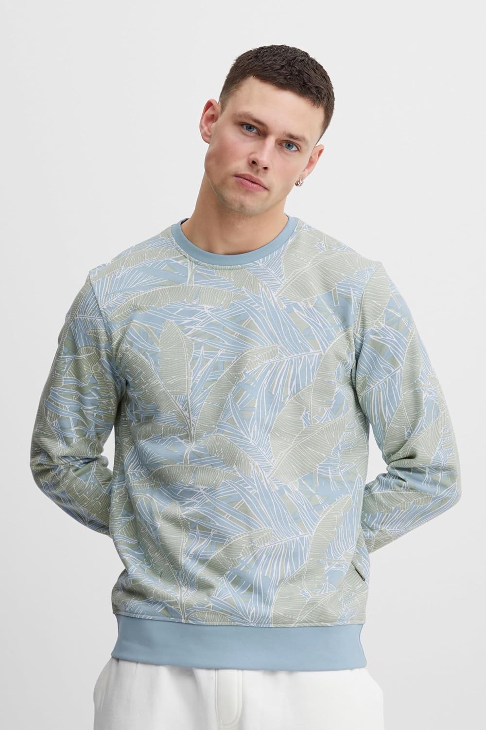 Detalle 2 de Blend Herren Sweatshirt Pullover 20715350 mit Rundhalsausschnitt und Blumen-Allover-Print