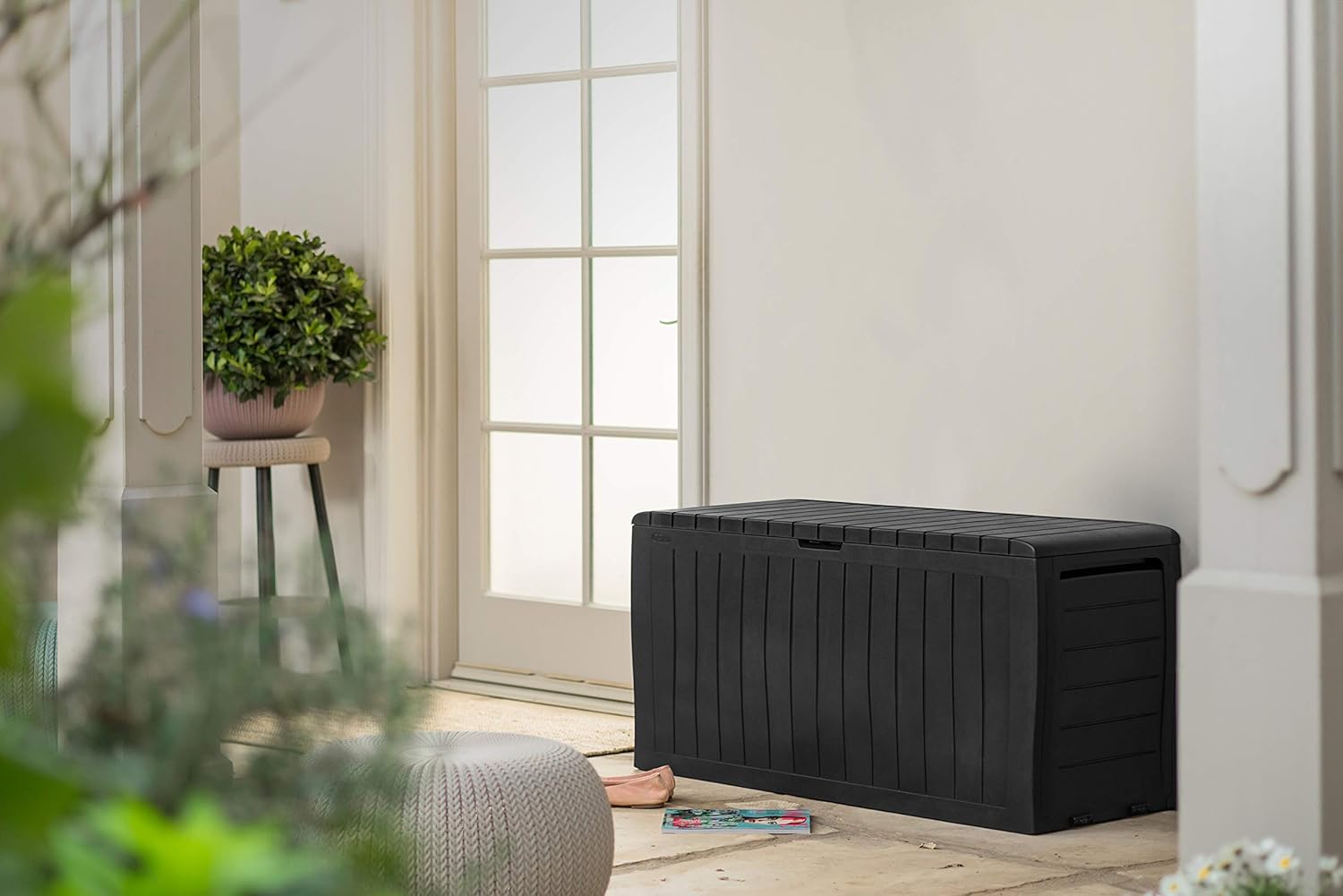 Detalle de Keter Marvel+ 270L Outdoor Storage Box – Graphite Wood Panel Effect