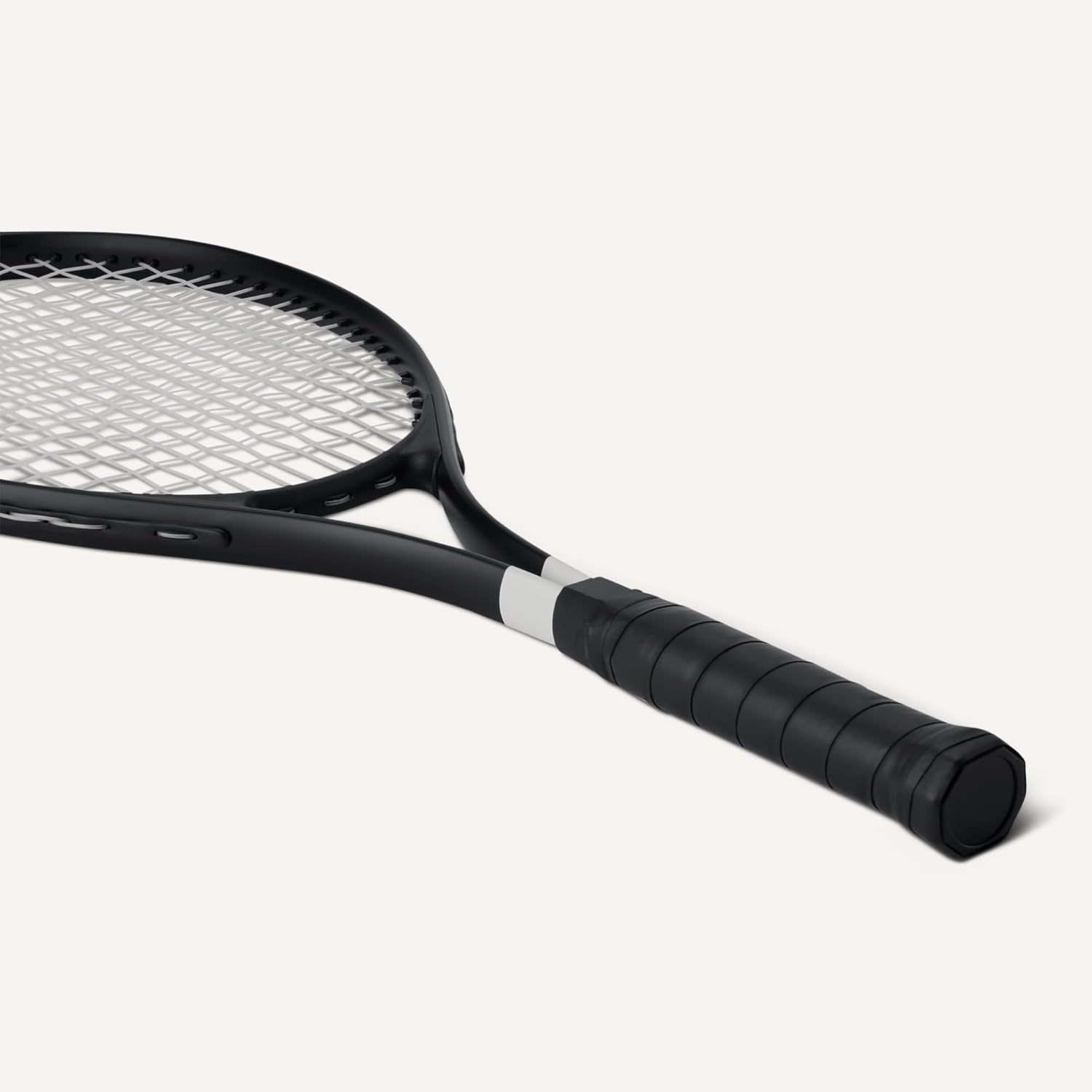 Thumbnail 2 de Amazon Basics Lot de 2 raquettes de tennis adulte 68,5 cm – avec 3 balles et 2 surgrips